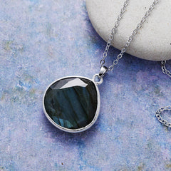 Elegant Water Drop Necklace – Simple Beauty, Lasting Impression”