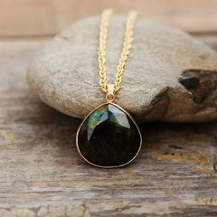 Elegant Water Drop Necklace – Simple Beauty, Lasting Impression”